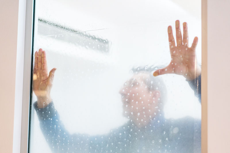 Dank Fensterfolien günstig Sichtschutz nachrüsten